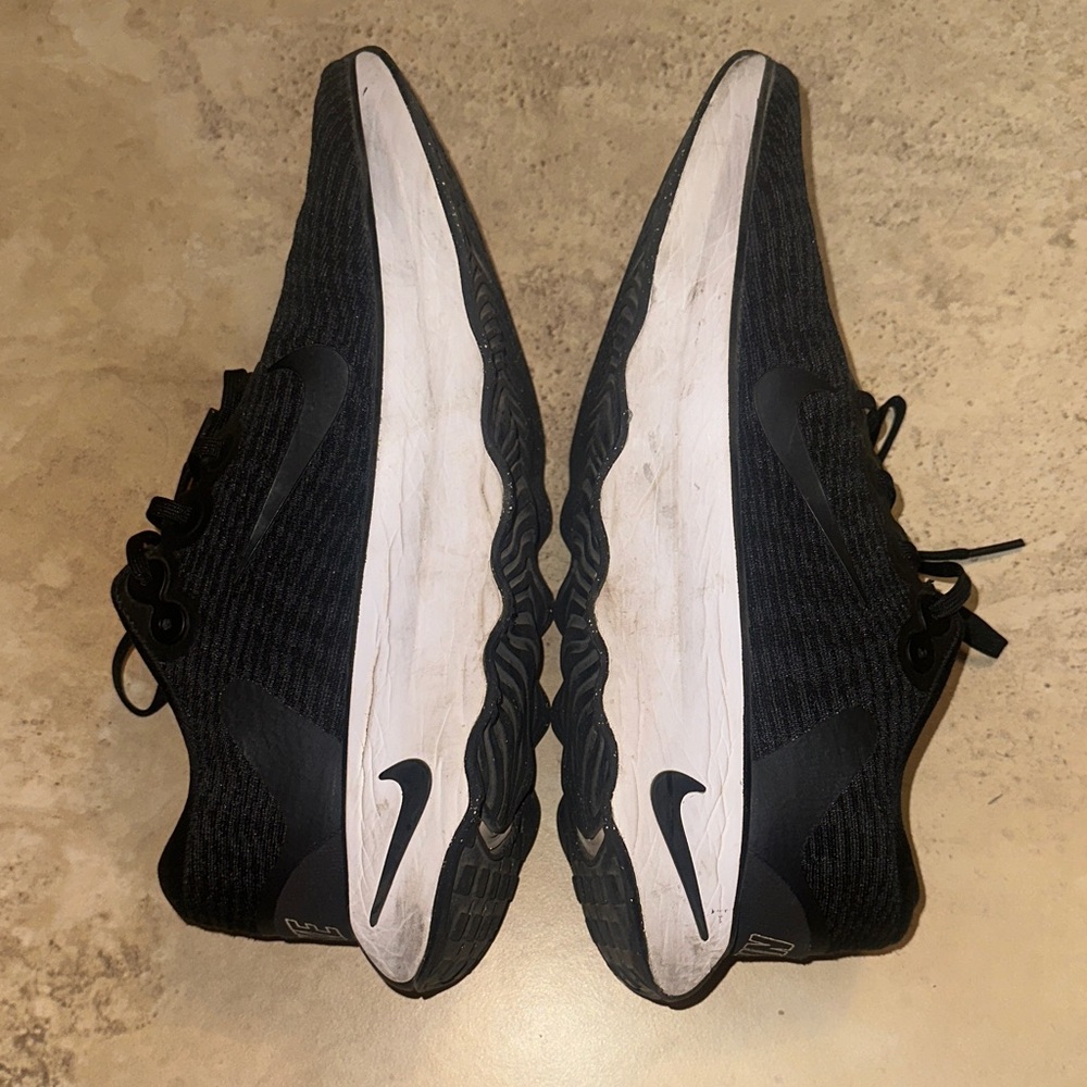 Nike Motiva Walking Black Sneakers Men’s Size 10 Used